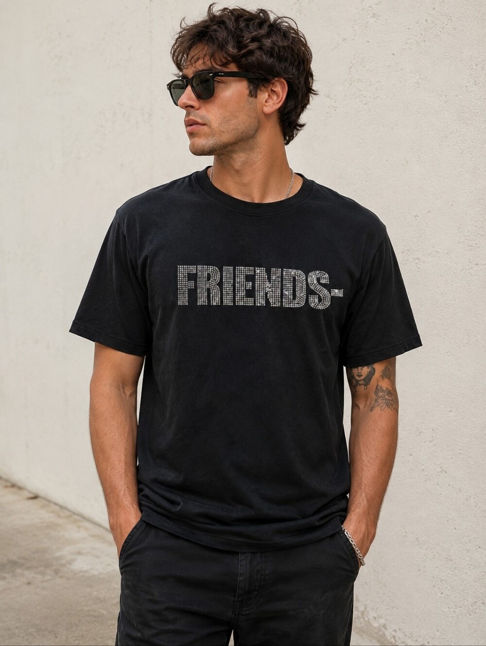 Friends Rhinestone Studded Graphic T Shirt Black Made in USA Men’s Medium